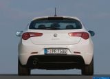 alfa_romeo_2011_giulietta_120.jpg