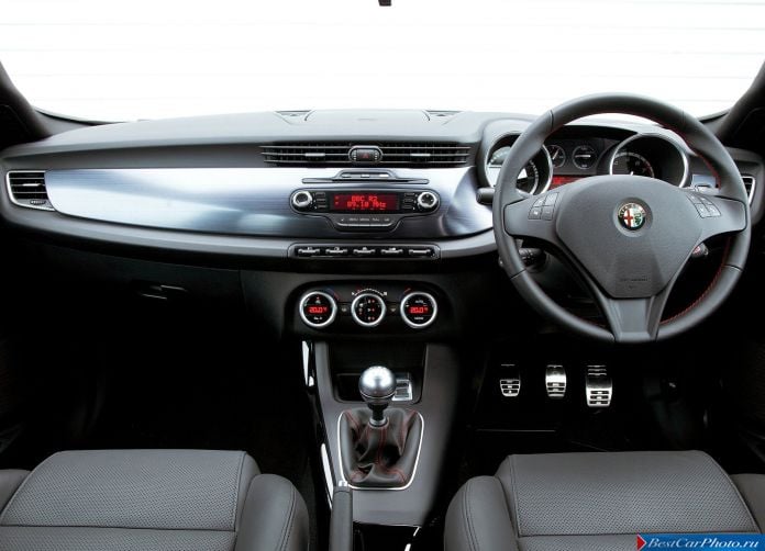 2011 Alfa Romeo Giulietta - фотография 133 из 188