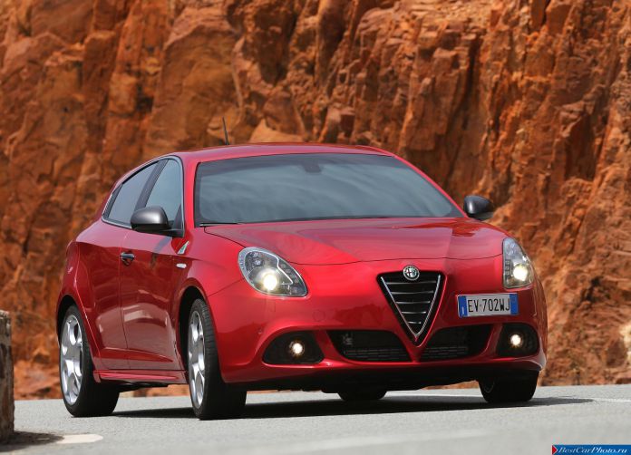 2014 Alfa Romeo Giulietta Quadrifoglio Verde - фотография 12 из 67