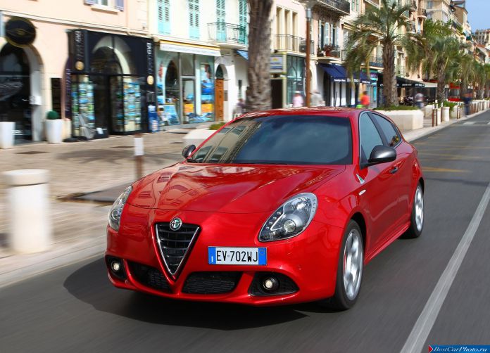 2014 Alfa Romeo Giulietta Quadrifoglio Verde - фотография 28 из 67