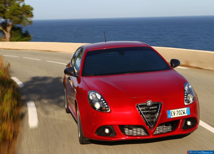 2014 Alfa Romeo Giulietta Quadrifoglio Verde - фотография 31 из 67