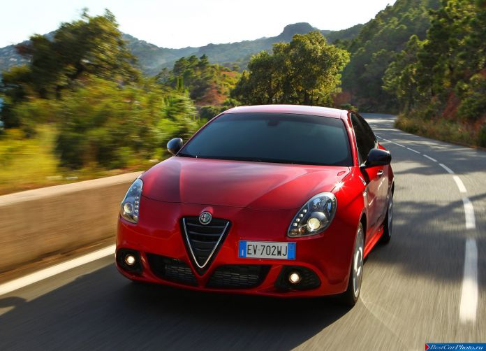 2014 Alfa Romeo Giulietta Quadrifoglio Verde - фотография 32 из 67