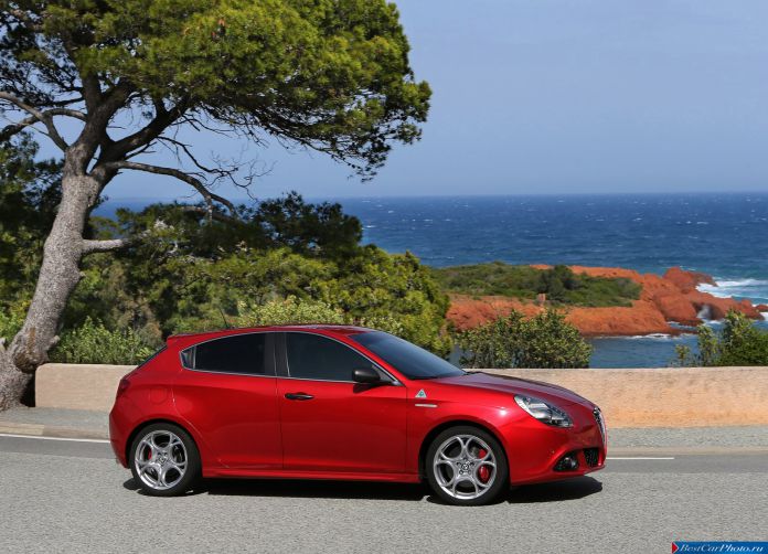 2014 Alfa Romeo Giulietta Quadrifoglio Verde - фотография 36 из 67