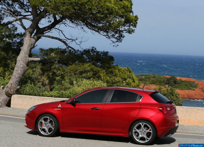 2014 Alfa Romeo Giulietta Quadrifoglio Verde - фотография 37 из 67