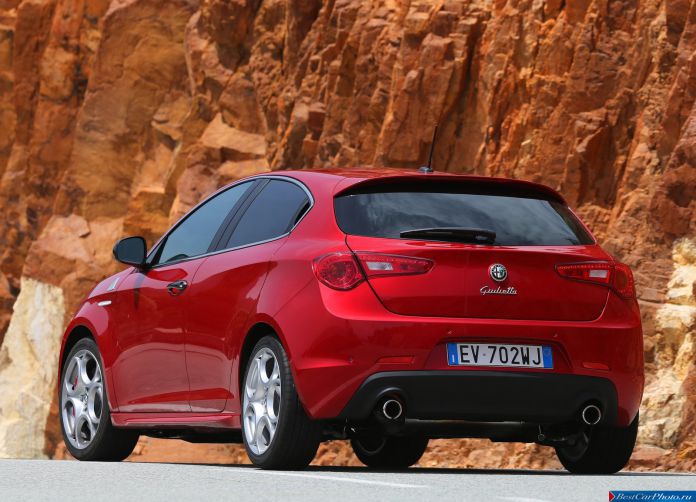 2014 Alfa Romeo Giulietta Quadrifoglio Verde - фотография 39 из 67