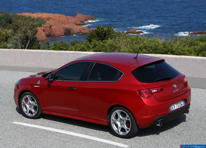 2014 Alfa Romeo Giulietta Quadrifoglio Verde - фотография 40 из 67