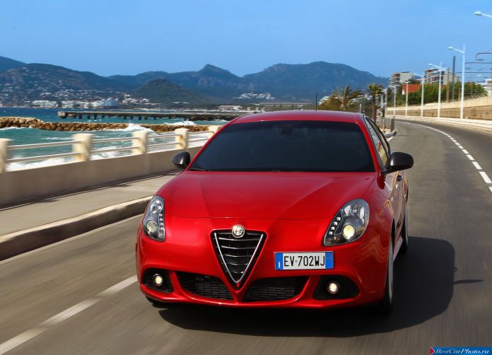 2014 Alfa Romeo Giulietta Quadrifoglio Verde - фотография 45 из 67