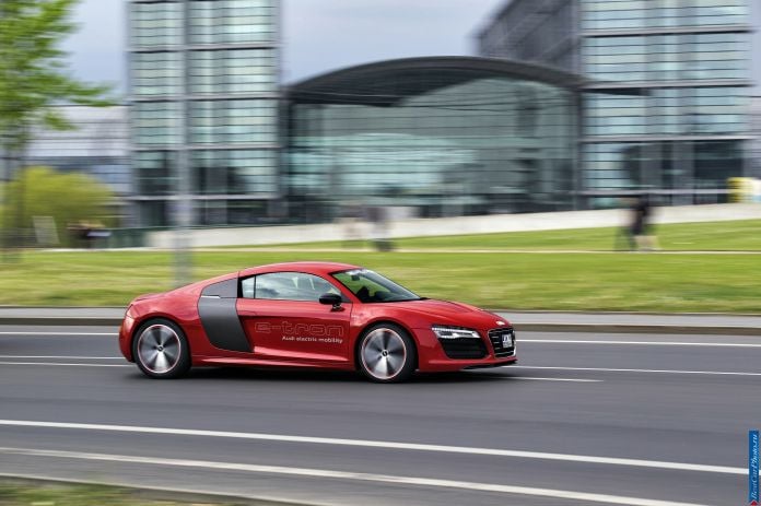 2013 Audi R8 e-tron Concept - фотография 12 из 57