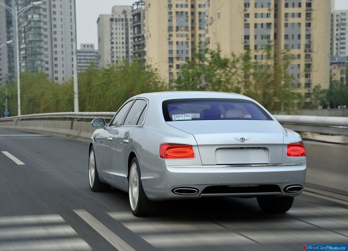 2014 Bentley Flying Spur - фотография 78 из 142