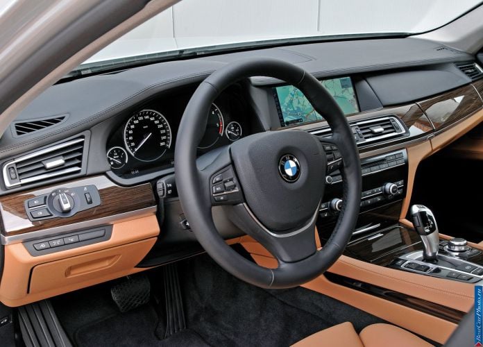 2009 BMW 730d - фотография 54 из 81