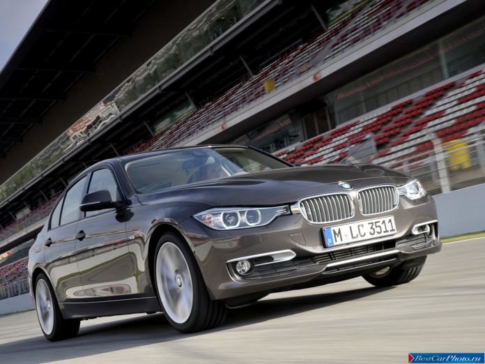 2013 BMW 3-series Sedan - фотография 15 из 53