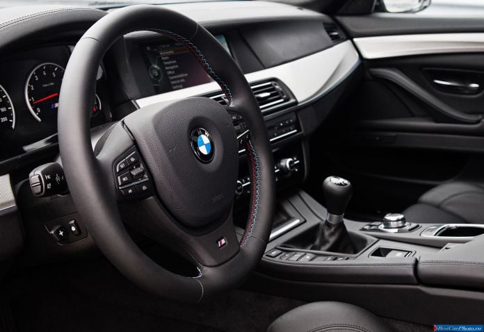 2013 BMW 5-series M Sedan US Version - фотография 58 из 67