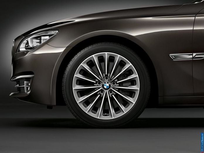 2013 BMW 7-series - фотография 109 из 190