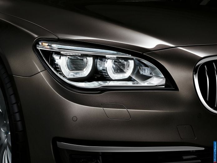 2013 BMW 7-series - фотография 110 из 190