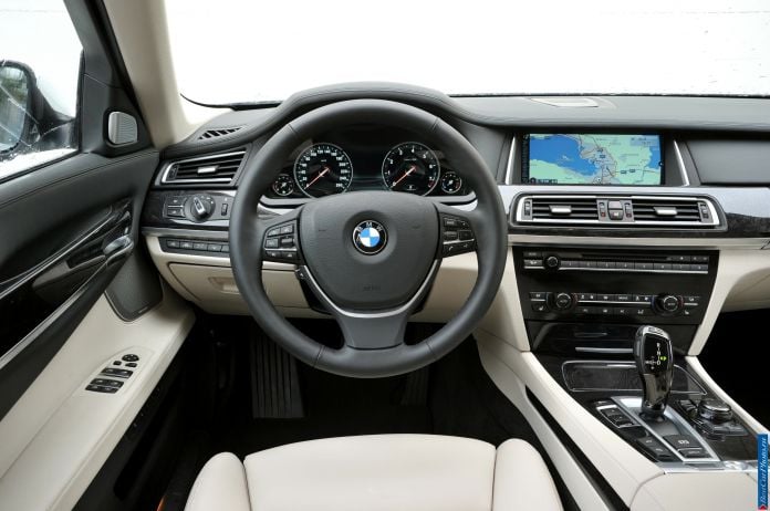 2013 BMW 7-series - фотография 148 из 190