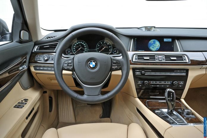 2013 BMW 7-series - фотография 152 из 190