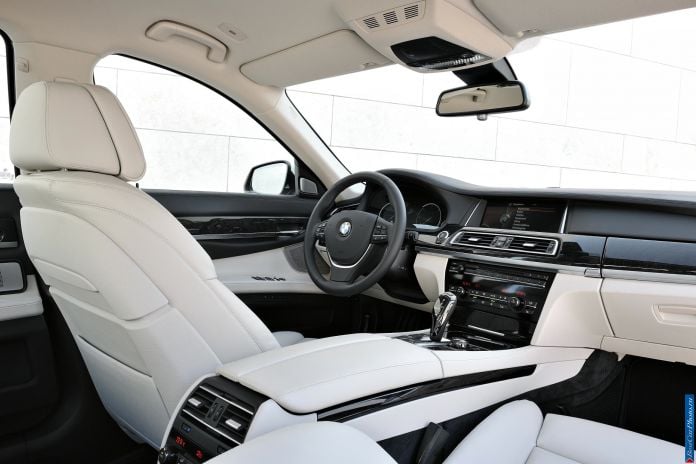 2013 BMW 7-series - фотография 157 из 190