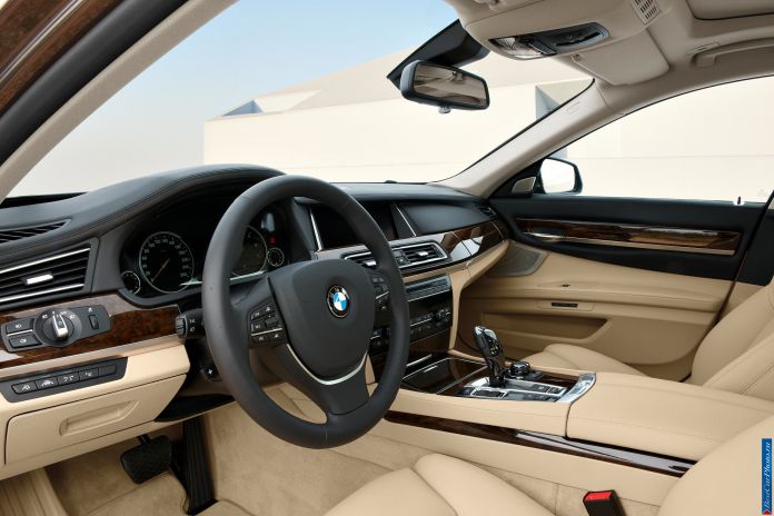 2013 BMW 7-series - фотография 158 из 190