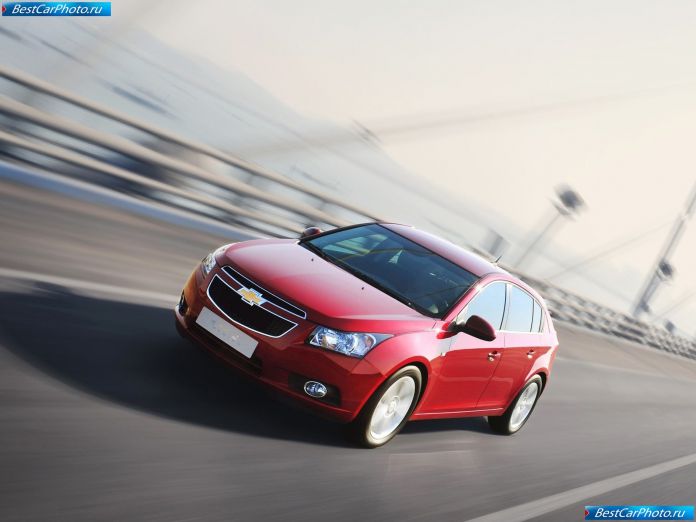 2012 Chevrolet Cruze Hatchback - фотография 15 из 73