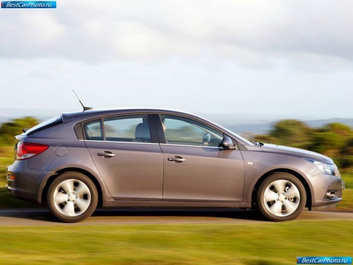 2012 Chevrolet Cruze Hatchback - фотография 18 из 73