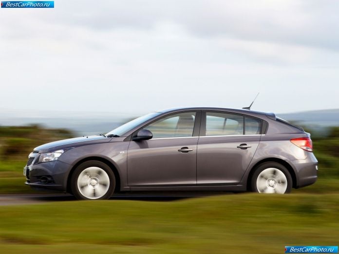 2012 Chevrolet Cruze Hatchback - фотография 19 из 73