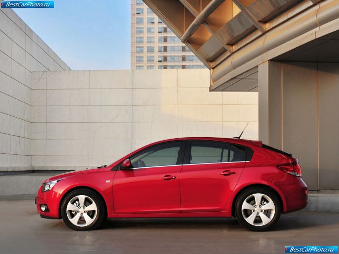 2012 Chevrolet Cruze Hatchback - фотография 25 из 73