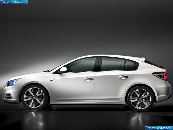 2012 Chevrolet Cruze Hatchback - фотография 49 из 73