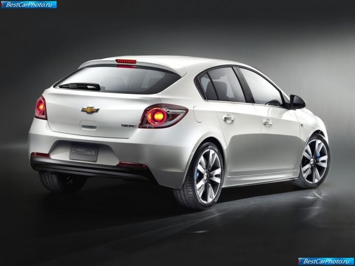 2012 Chevrolet Cruze Hatchback - фотография 50 из 73