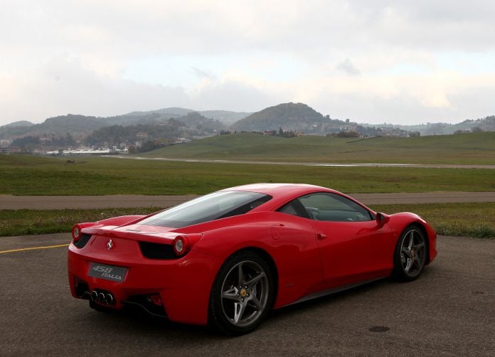 2011 Ferrari 458 Italia - фотография 15 из 31