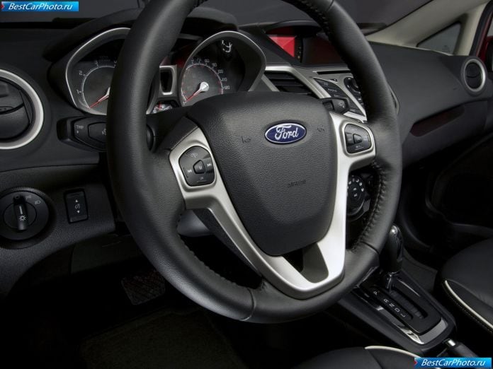 2011 Ford Fiesta - фотография 20 из 38