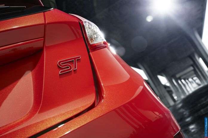 2014 Ford Fiesta ST - фотография 36 из 44