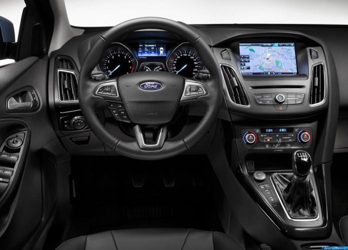 2015 Ford Focus - фотография 18 из 47