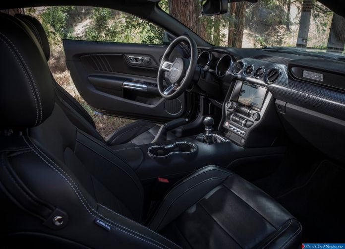 2015 Ford Mustang GT - фотография 26 из 66