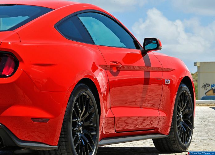 2015 Ford Mustang GT - фотография 45 из 66