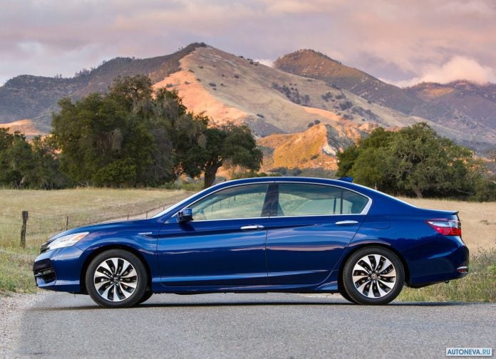 2017 Honda Accord Hybrid - фотография 27 из 77