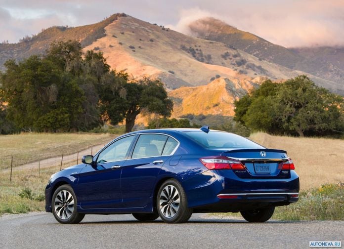 2017 Honda Accord Hybrid - фотография 31 из 77