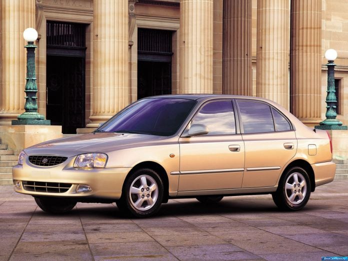 2000 Hyundai Accent - фотография 1 из 17