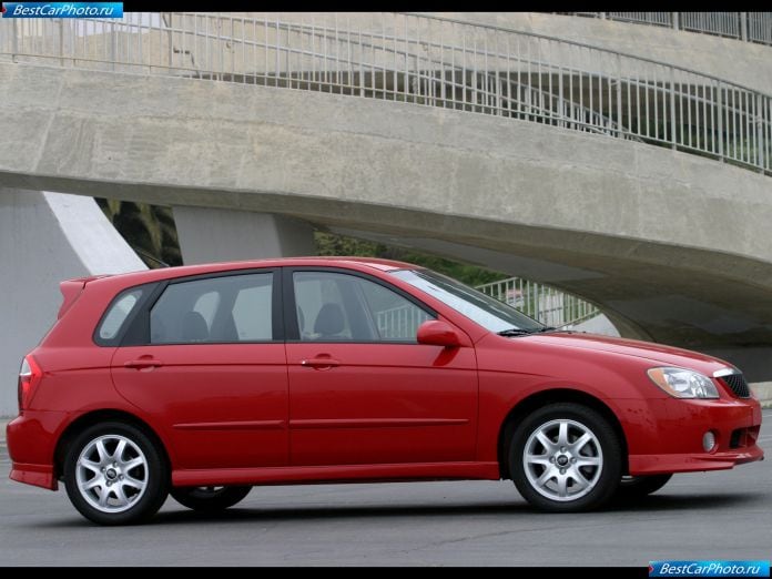 2006 Kia Spectra5 - фотография 19 из 42