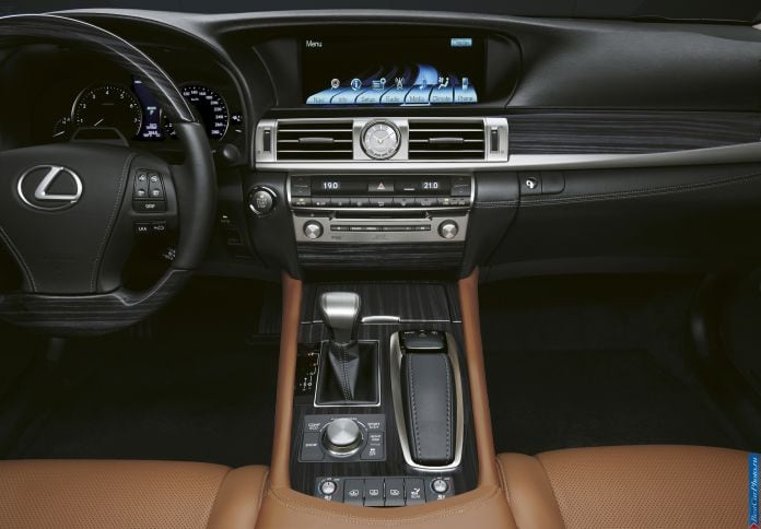 2013 Lexus LS 460 EU Version - фотография 22 из 32