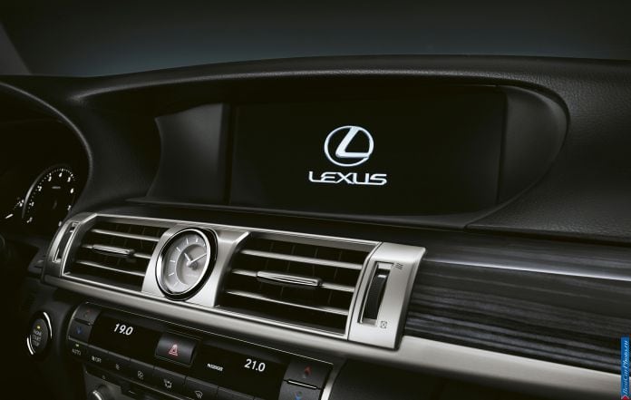 2013 Lexus LS 460 EU Version - фотография 27 из 32