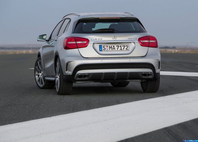 2015 Mercedes-Benz GLA 45 AMG - фотография 23 из 35