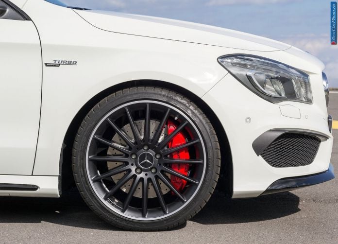 2015 Mercedes-Benz CLA 45 AMG Shooting Brake - фотография 46 из 62