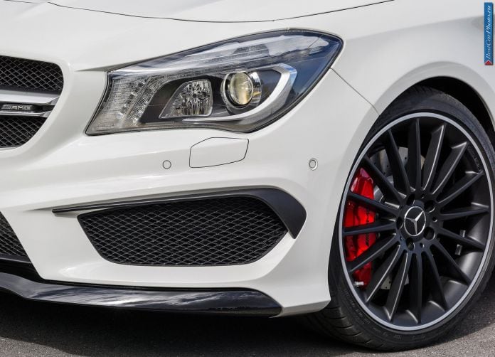 2015 Mercedes-Benz CLA 45 AMG Shooting Brake - фотография 47 из 62