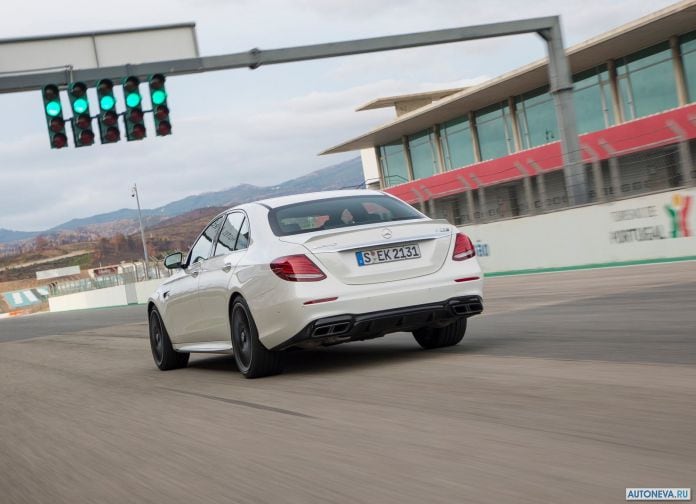 2017 Mercedes-Benz E63 AMG - фотография 124 из 230