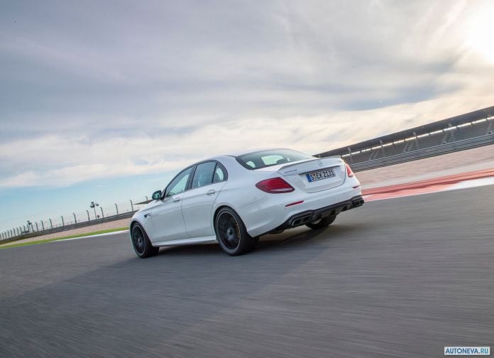 2017 Mercedes-Benz E63 AMG - фотография 127 из 230