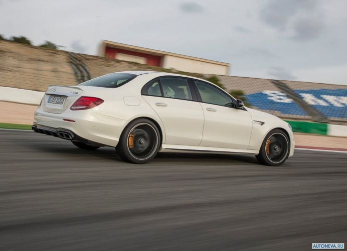 2017 Mercedes-Benz E63 AMG - фотография 130 из 230