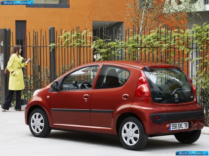 2009 Peugeot 107 - фотография 21 из 32