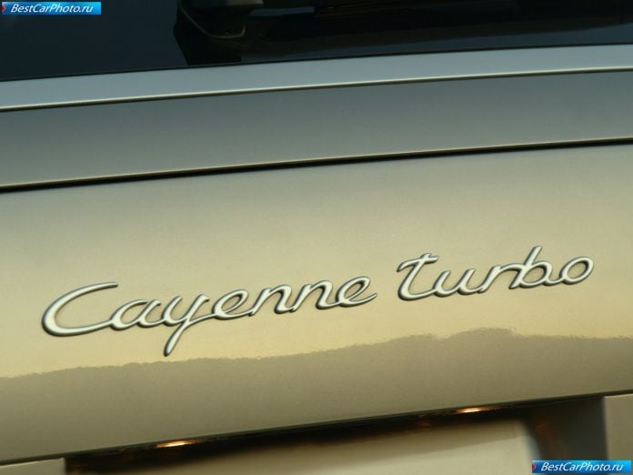 2004 Porsche Cayenne Turbo - фотография 20 из 26