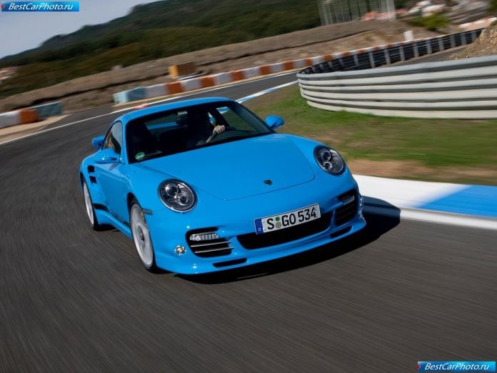 2010 Porsche 911 Turbo - фотография 18 из 61