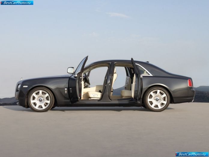 2010 Rolls-Royce Ghost - фотография 12 из 50